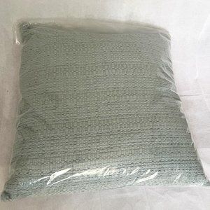 Oake Chunky Yarn Decorative Pillow 20" x 20"